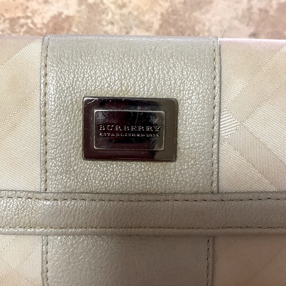 BURBERRY WALLET IS GREAT CONDITION SOFT LEATHER AND TYPICAL CANVAS BURBERRY! - Picture 2 of 14